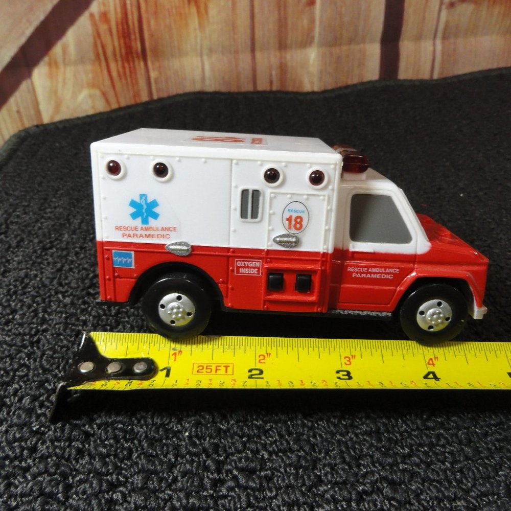 Vtg Ambulance Rescue 18 Lights & Siren toy By Fun rise 1993~Cute ~EMS FA…